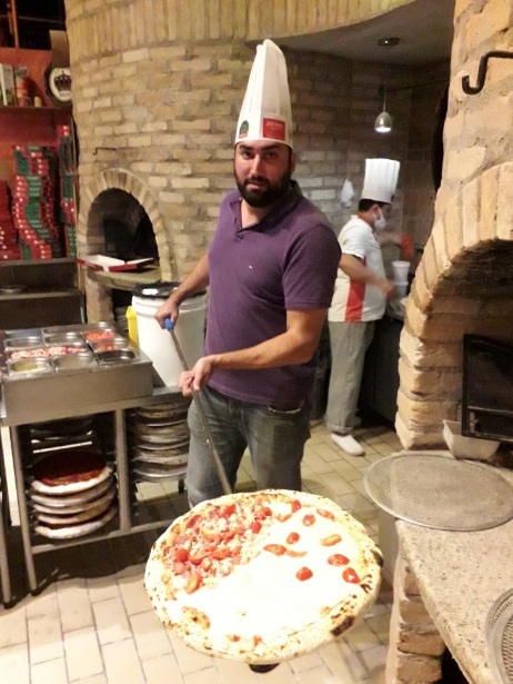 Graça di Napolli - Pizza_saindo_do_forno