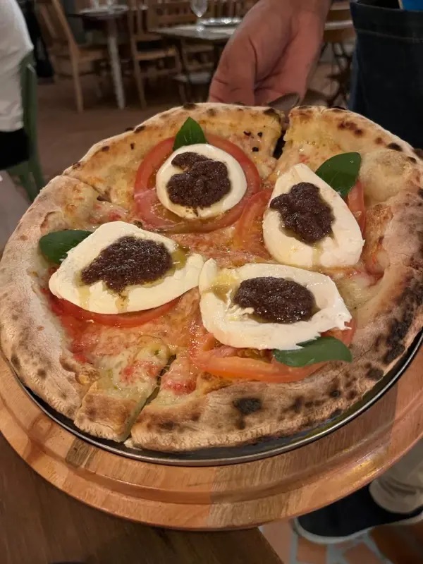Villa Napoli - Pizza_capri
