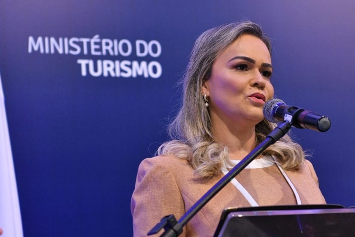 Daniela Carneiro - Demissão_MTur